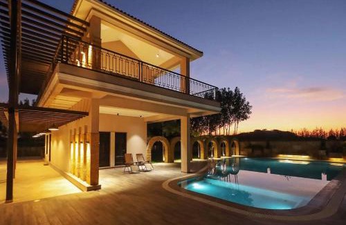 Anjar Villa | Desert Palms by VEO, StayVista - 5BHK Villa with Sauna & Orchard
