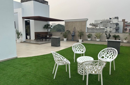 Gurugram Villa | Designer 6 bedroom luxury villa with roof top bar & garden in heart of Gurugram
