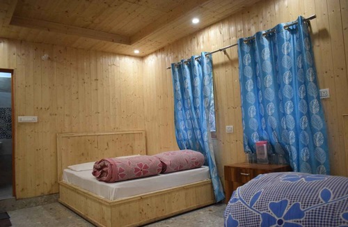 Bhatwari Hotel | Devdaar Cottage Gangotri