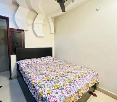 Kalasipalya Cabin | DIAMOND PALACE Kalasipalya