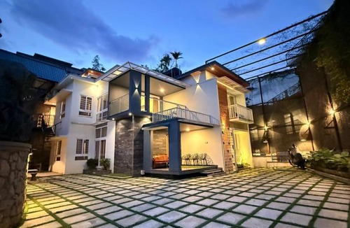 Devikolam Villa | Diga Vista Lake View 4BHK Swimming Pool Cottage Munnar