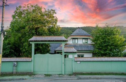 Piatra Neamt House | Dimineți în Cerdac