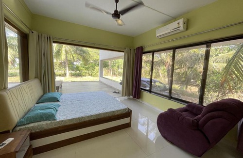 Tarapur Villa | Disha Villa-Casa Oceano, sea facing villa with a pool, at Palghar