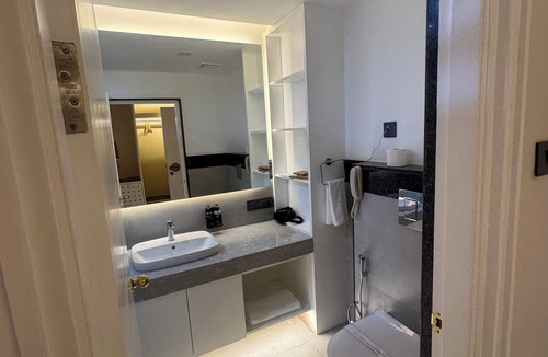 Sirala Hotel | Divine OAK Stay