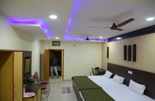 Hyderabad Hotel | DIVYA LODGE HOTELS ROOMS NSR HOTELS SERVICES COMPANY NSR TOURSIM TOURS TRAVELLIN