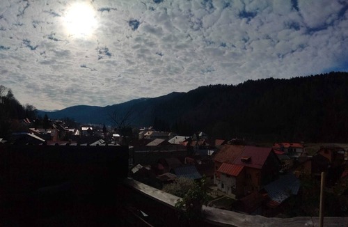 Azuga House | Doi Iepuri