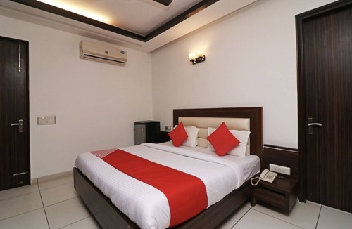 DLF Phase 3 Hotel | Double Deluxe Room @ Sterling Hotel Rooms With Balcony Near Dlf Ambience Mall