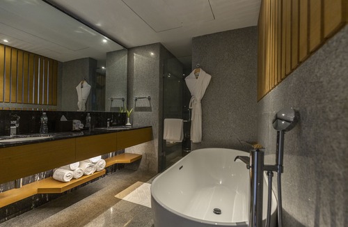 Ahmedabad Hotel | DoubleTree by Hilton Ahmedabad