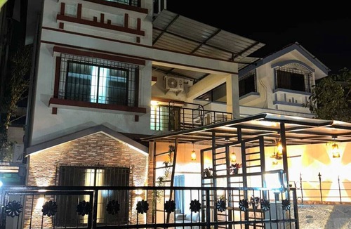 Parshwapuram House | DreamsKape Villa by CozyCub Stays in LONAVALA - 4BHK WITH POOL & JACUZZI !
