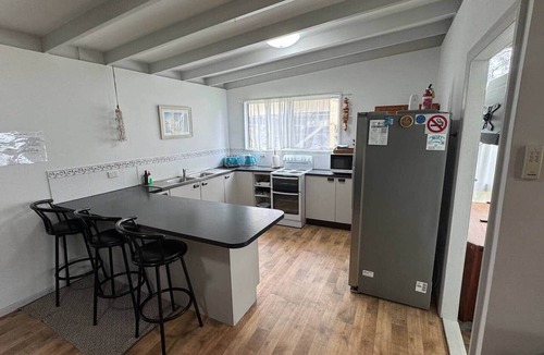 Rainbow Beach House | Drift at Rainbow – 4BR/8 Guests, Big Fenced Yard, Dogs Welcome, 300m to Sand