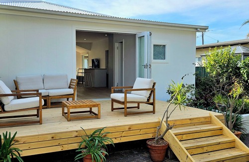 Windang House | Driftwood where the Lake meets the Sea