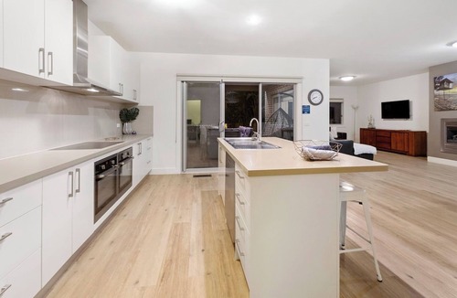 Dromana House | Dromana Grove SPA & POOL sleeps 16