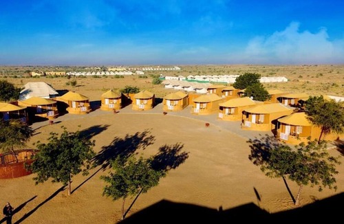 Kanoi Cottage | Dune safari camp & resort
