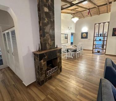 Majkhali House | Durga Vihar, A Family Cottage with Himalayan Views
