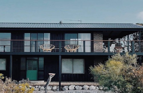 Lake Wangary House | Dusk is a beautifully renovated beach house with extensive beach views.