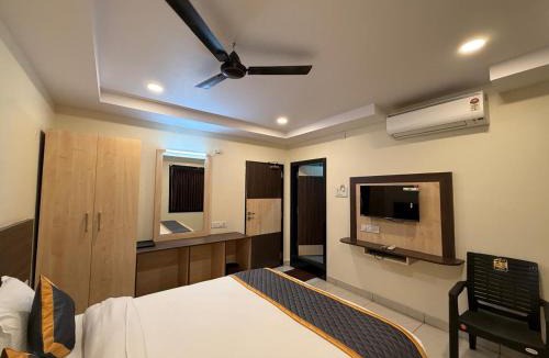 Madhurawada Hotel | DVR GRAND-AC Rooms