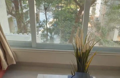 Kalina Apartment | Earthen Escape 2BHK near BKC Jio Gym Access