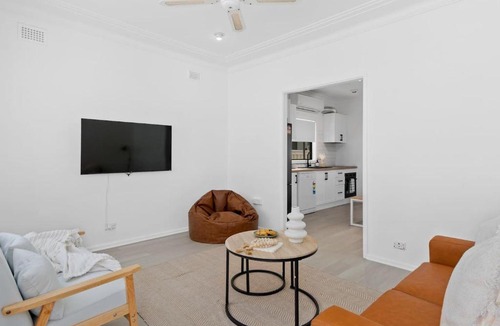 East Corrimal House | Easts Beach Escape - A Relaxed Coastal Cottage