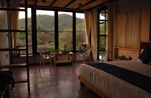Udaipur House | Eco Stay at Grihum farms - Udaipur - Natural Water Spring