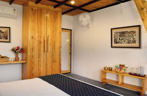 Udaipur House | Eco Stay at Grihum farms - Udaipur - Natural Water Spring