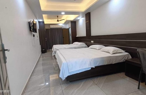 Kalamassery Bed & Breakfast | Economic Double King Bedroom