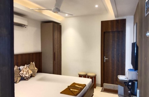 Midnapore Hotel | Eennra Kaansabbati