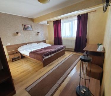 Brezoi Hotel | EFM Motel