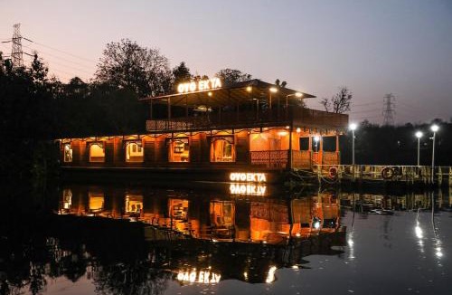 Rajpipla Boat Rental | Ekta Houseboat by CheckIn, Statue of Unity Kevadia