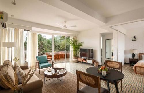 Parra Apartment | El Raso by The Blue Kite - Premium 1 BHK Apartments with Shared Pool, just 2 mins drive from famous Parra Coconut Tree Road, 24x7 Security, Kitchen
