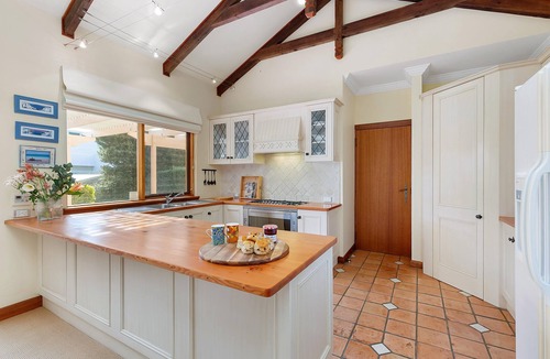 Carrickalinga House | Elcott House ~ Carrickalinga - Charming Country Haven Metres from the Surf