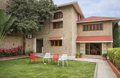 Banjara Hills Villa | Elegant - 3BHK AC Villa with Lawn BanjaraHills HYD