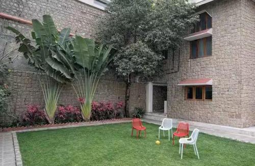 Banjara Hills Villa | Elegant - 3BHK AC Villa with Lawn BanjaraHills HYD