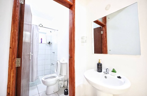 Manyimbo Apartment | Elegant Modern apartment in beautiful Mombasa Town , with WiFi, fitness room