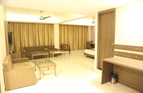 Maharana Pratap Nagar House | Elegant Suite near Habibganj Station
