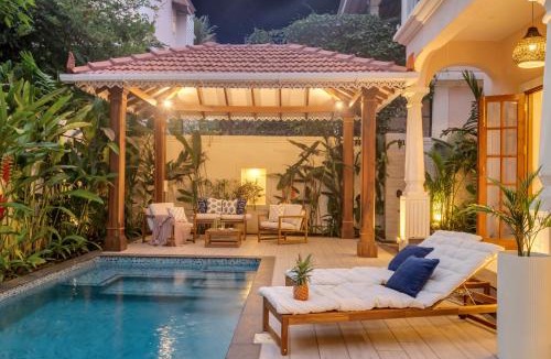Arpora Villa | ELIVAAS 4 BHK with Pvt pool & Bar - PinkSky