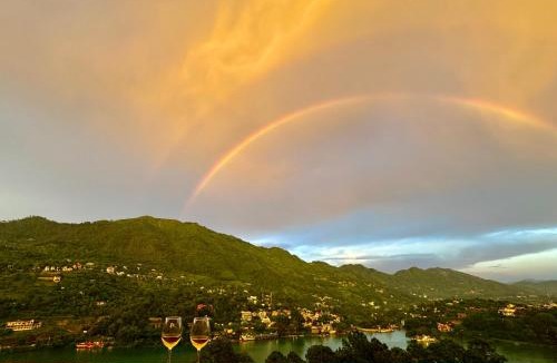 Bhimtal Villa | ELIVAAS 6 BHK with Balcony & Lake View - Antarmann Casa Zenith