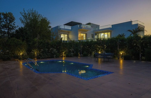 Bhiwadi Villa | ELIVAAS Adhiva Retreat 5 BHK Farmhouse