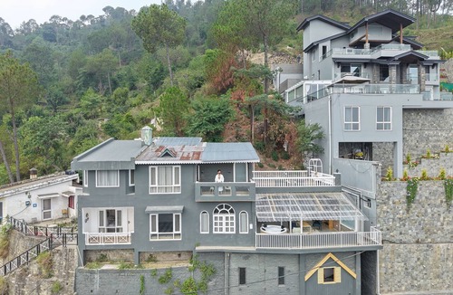 Kasauli Villa | ELIVAAS Beyond the Curb Villa