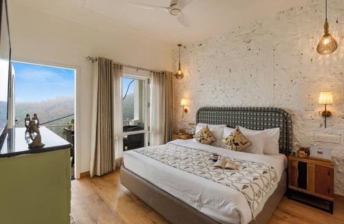 Kasauli Villa | ELIVAAS Beyond the Curb Villa