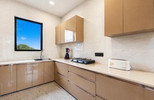 Kumarhatti Villa | ELIVAAS Panchvati Veloraa Pet-Friendly 6-BHK Apartment with Panoramic Views & Outdoor Seating