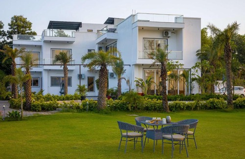 Bhiwadi Villa | ELIVAAS Signature AdhiVa 5-BHK Farmhouse with Private Pool, Bar & Lush Garden