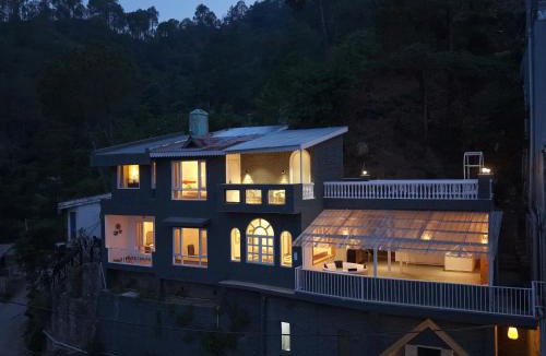 Kasauli Villa | ELIVAAS Signature Beyond the Curb 3- BHK Villa with Private Jacuzzi, Open-air Terrace & Hill Views