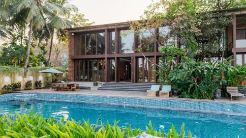 Aldona Villa | ELIVAAS The Glass Villa - An ultra-luxurious 4-BHK villa with an infinity pool