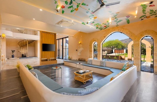 Village Hokra Villa | ELIVAAS Tuscan Villa Pet-Friendly with Pvt Pool and Lawn