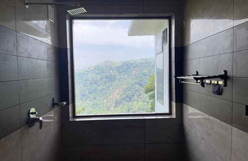 Elappara Hotel | Elysian Fields