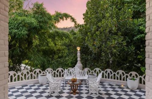 Bedla Villa | Emerald Hill Villa by Jodhani