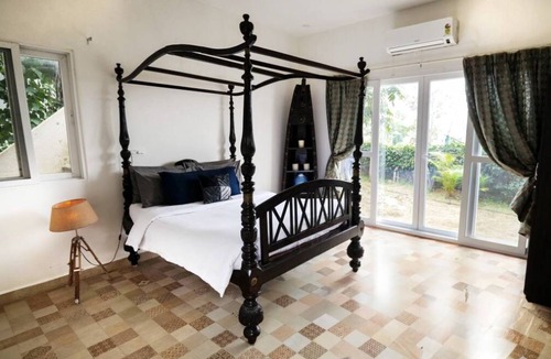 Devanahalli House | Emerald Pool Villa By Jade