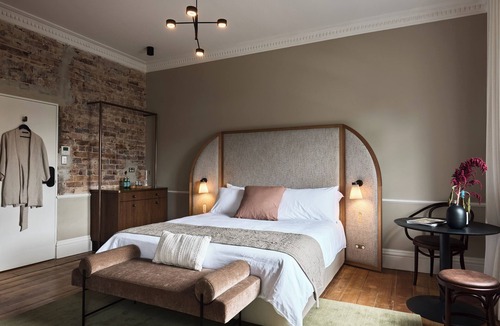 Annandale Hotel | Empire Hotel