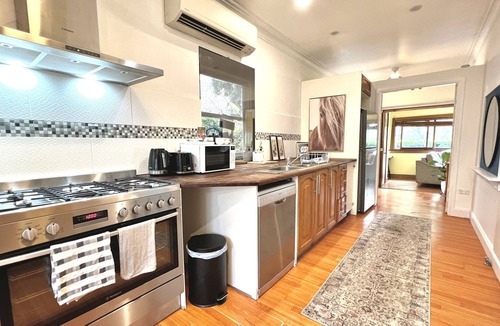 Blaxland House | Entire 2 bedroom cottage in lower blue mountains - close to amenties and train!