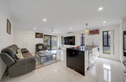 Yarrabilba House | Entire 4BR Logan Hidden Gem w/Pool Near Tamborine